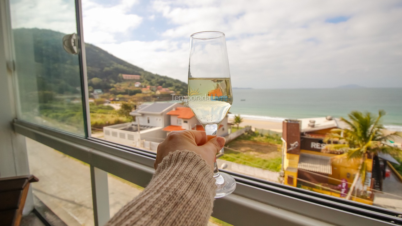 Apartamento para aluguel de temporada em Bombinhas (Praia de Quatro Ilhas)