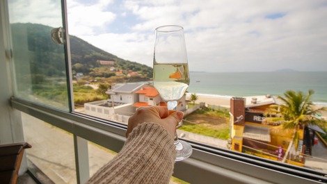 Apartamento frente mar com vista Incrível para a Praia de Quatro Ilhas