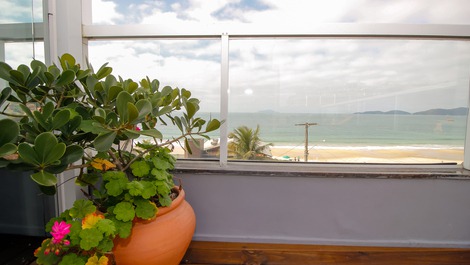 Apartamento frente mar com vista Incrível para a Praia de Quatro Ilhas