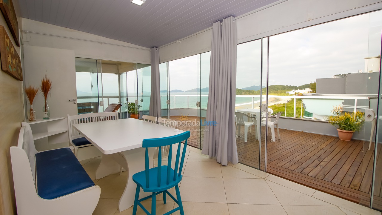 Apartamento para aluguel de temporada em Bombinhas (Praia de Quatro Ilhas)