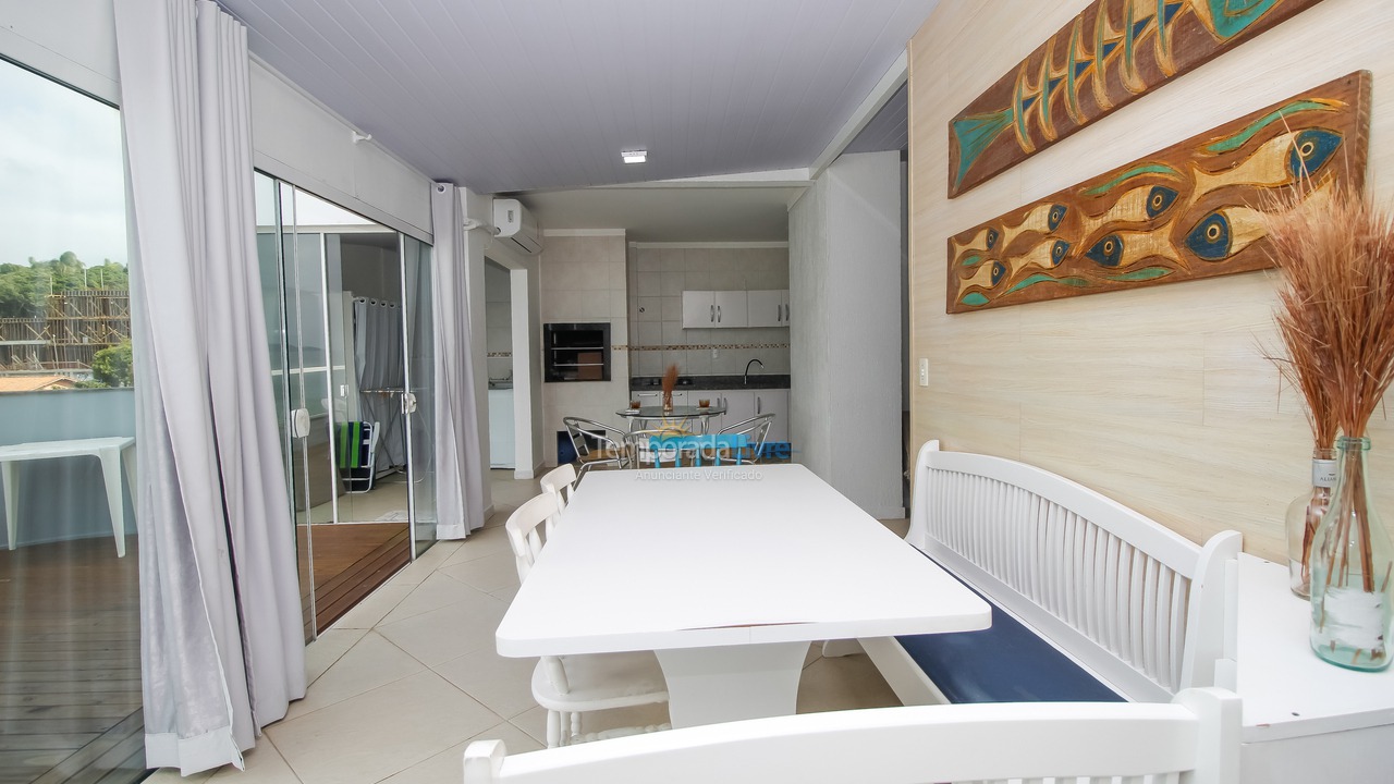 Apartamento para aluguel de temporada em Bombinhas (Praia de Quatro Ilhas)