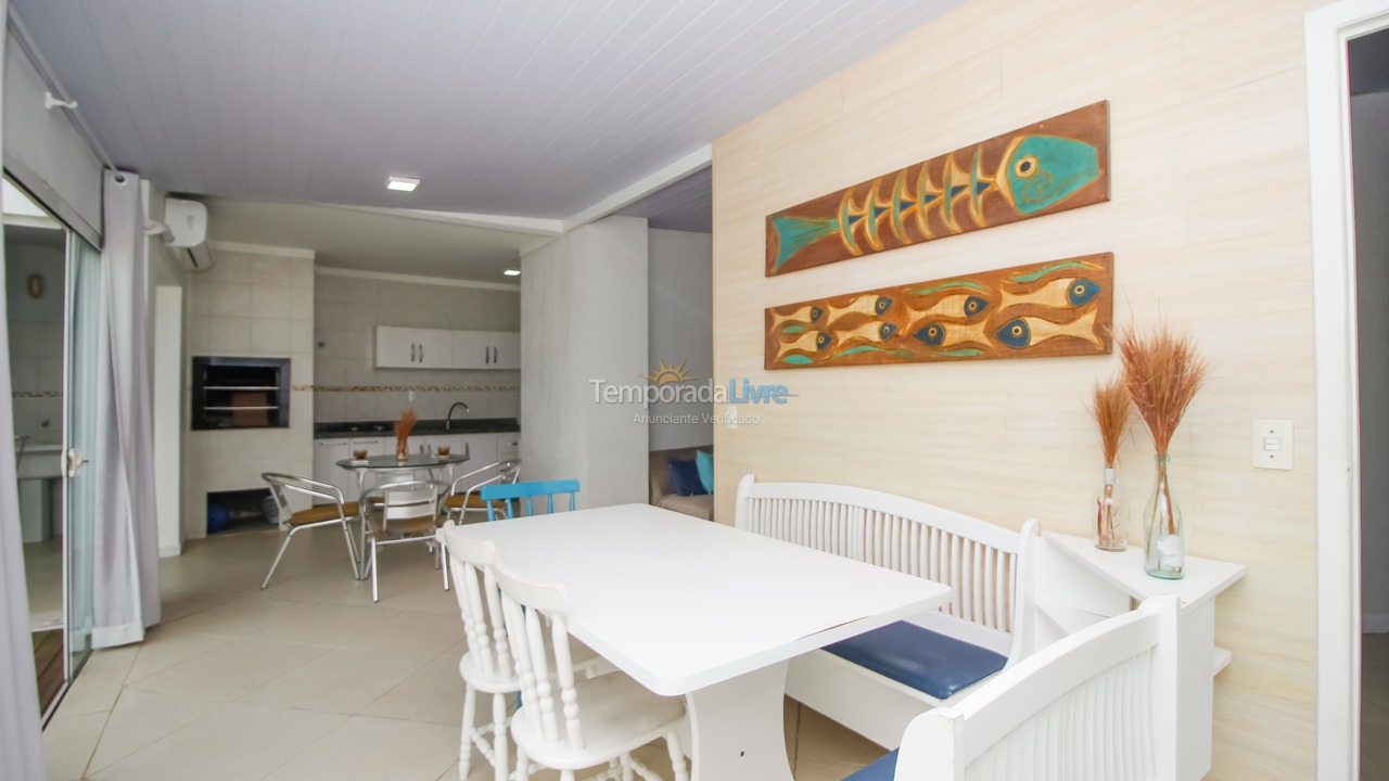 Apartamento para aluguel de temporada em Bombinhas (Praia de Quatro Ilhas)