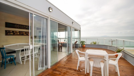 Apartamento frente mar com vista Incrível para a Praia de Quatro Ilhas