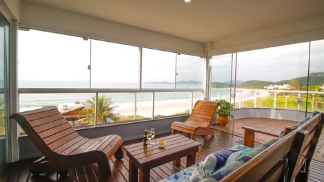 Apartamento frente mar com vista Incrível para a Praia de Quatro Ilhas