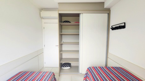 Modern Apartment with Full Leisure Facilities next to Riviera and Itaguaré Beaches