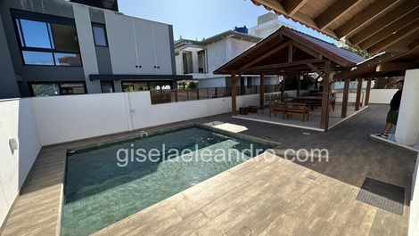 Encantadora casa con 5 suites, a 100 m del mar en Jurere En