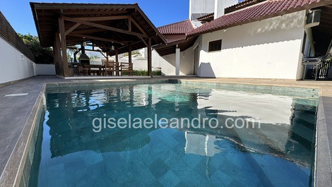 Encantadora casa con 5 suites, a 100 m del mar en Jurere En