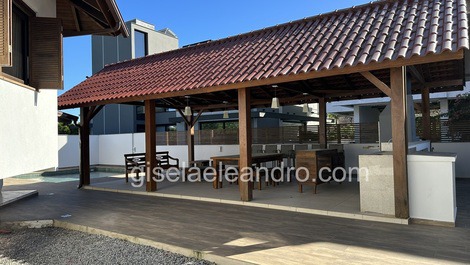 Encantadora casa con 5 suites, a 100 m del mar en Jurere En