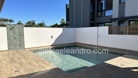 Encantadora casa con 5 suites, a 100 m del mar en Jurere En