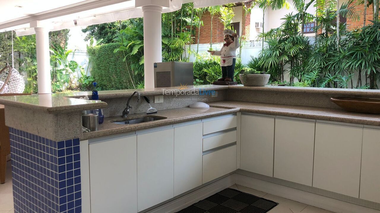 House for vacation rental in São Sebastião (Praia da Baleia)