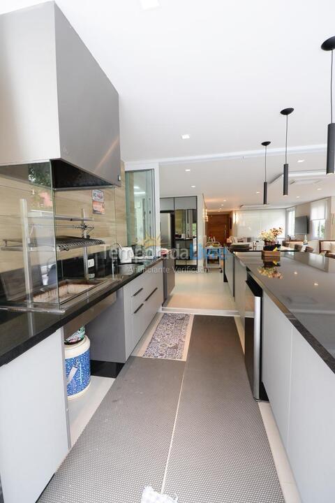 House for vacation rental in São Sebastião (Praia da Baleia)