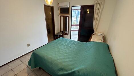 TRES QUARTOS FRENTE AO MAR