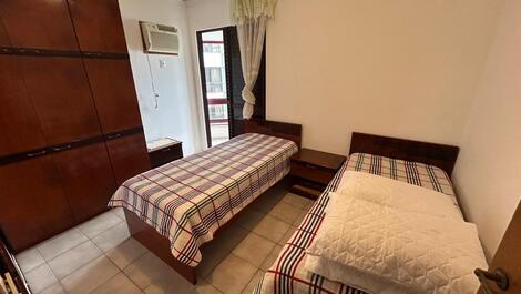 TRES QUARTOS FRENTE AO MAR