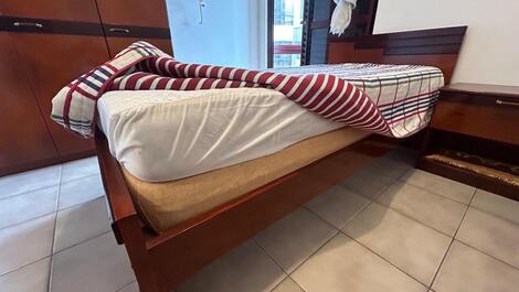 TRES QUARTOS FRENTE AO MAR