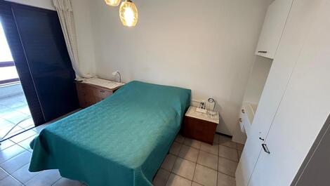 TRES QUARTOS FRENTE AO MAR