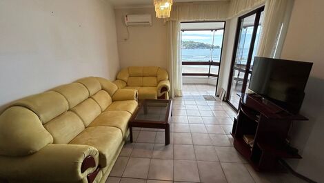 TRES QUARTOS FRENTE AO MAR