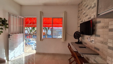 Cozinha e sala integradas compõem o ambiente da entrada.