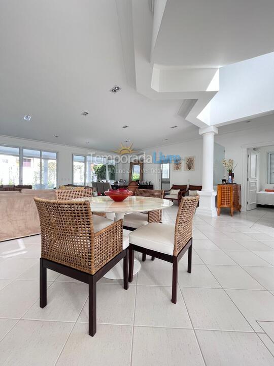 Casa para alquiler de vacaciones em São Sebastião (Praia da Baleia)