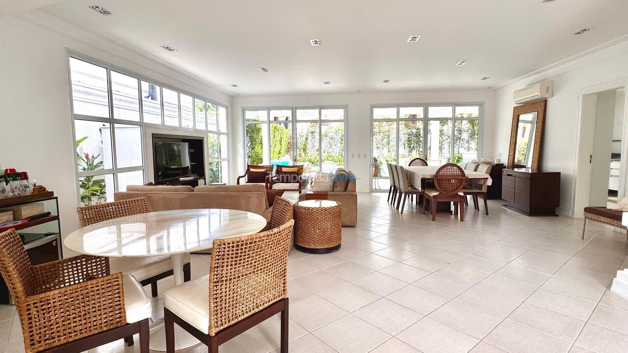 Casa para alquiler de vacaciones em São Sebastião (Praia da Baleia)