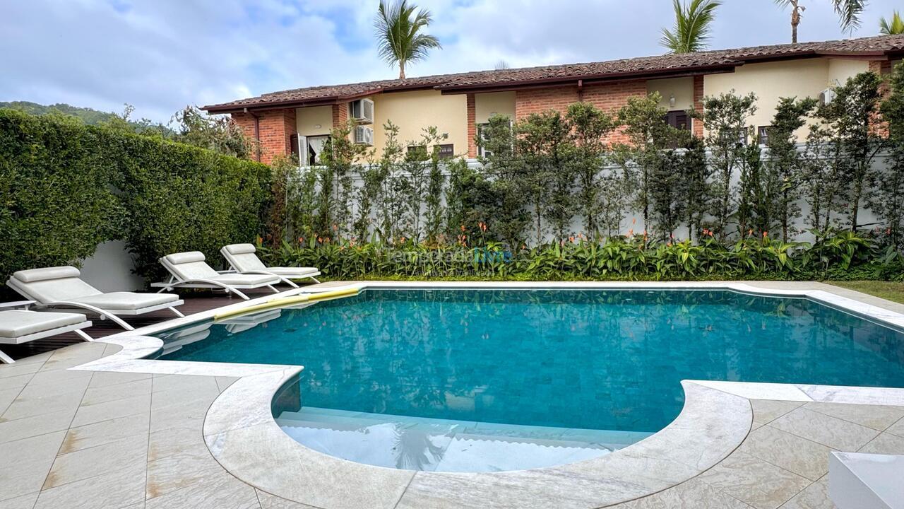 Casa para alquiler de vacaciones em São Sebastião (Praia da Baleia)