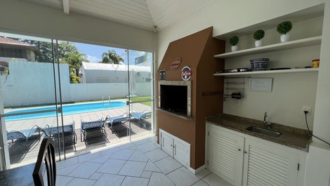 Casa para até 17 pessoas próxima a praia