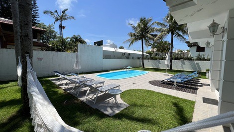 Casa para até 17 pessoas próxima a praia
