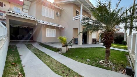 HOUSE WITH POOL AND FENCED YARD ON THE COSTÃO DE BOMBAS