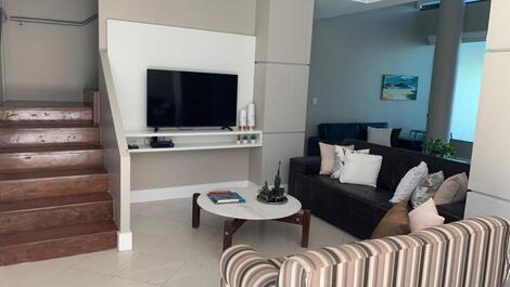 House with 5 suites in the heart of Jurerê