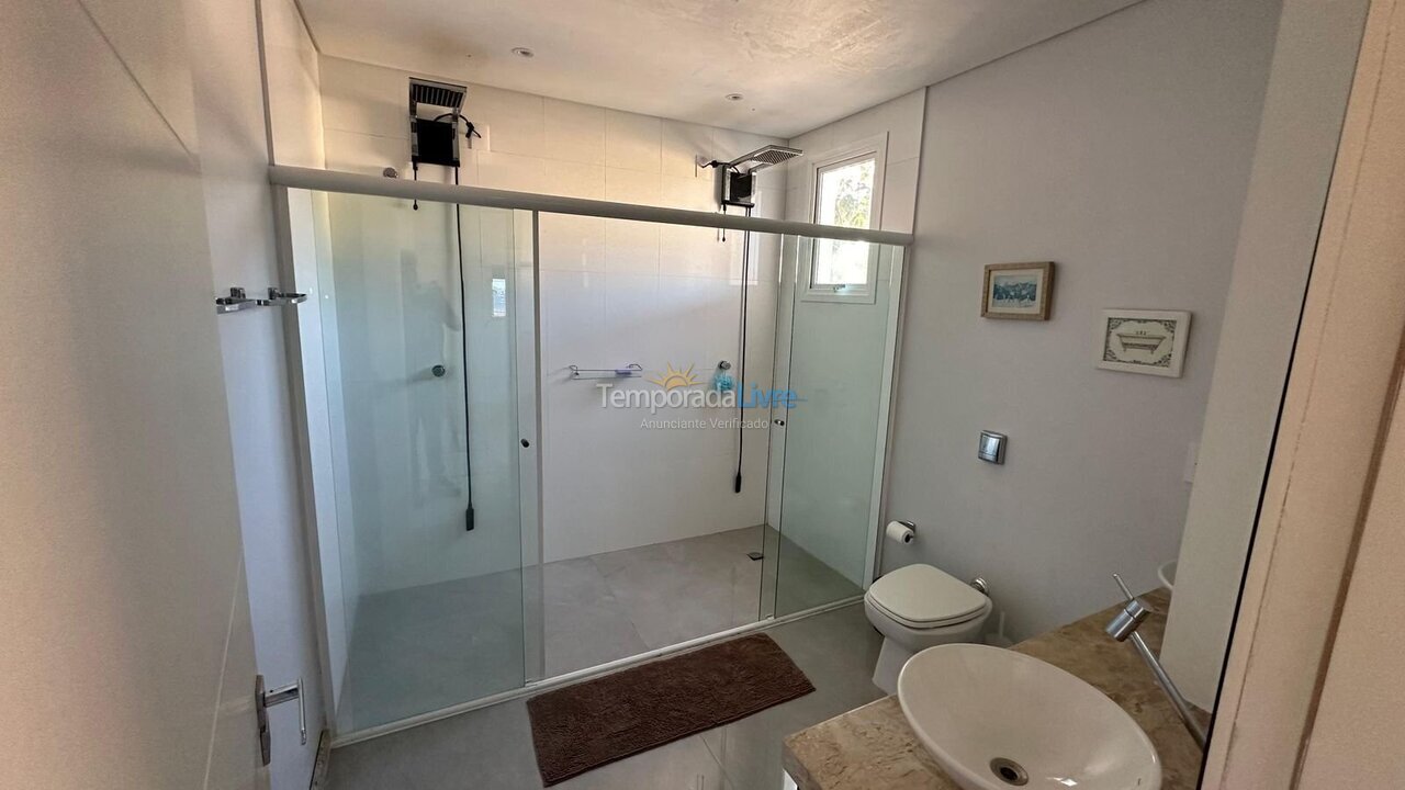 Casa para aluguel de temporada em Bombinhas (Praia de Zimbros)