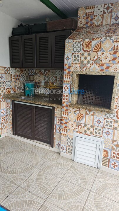 Casa para aluguel de temporada em Bombinhas (Praia de Bombas)