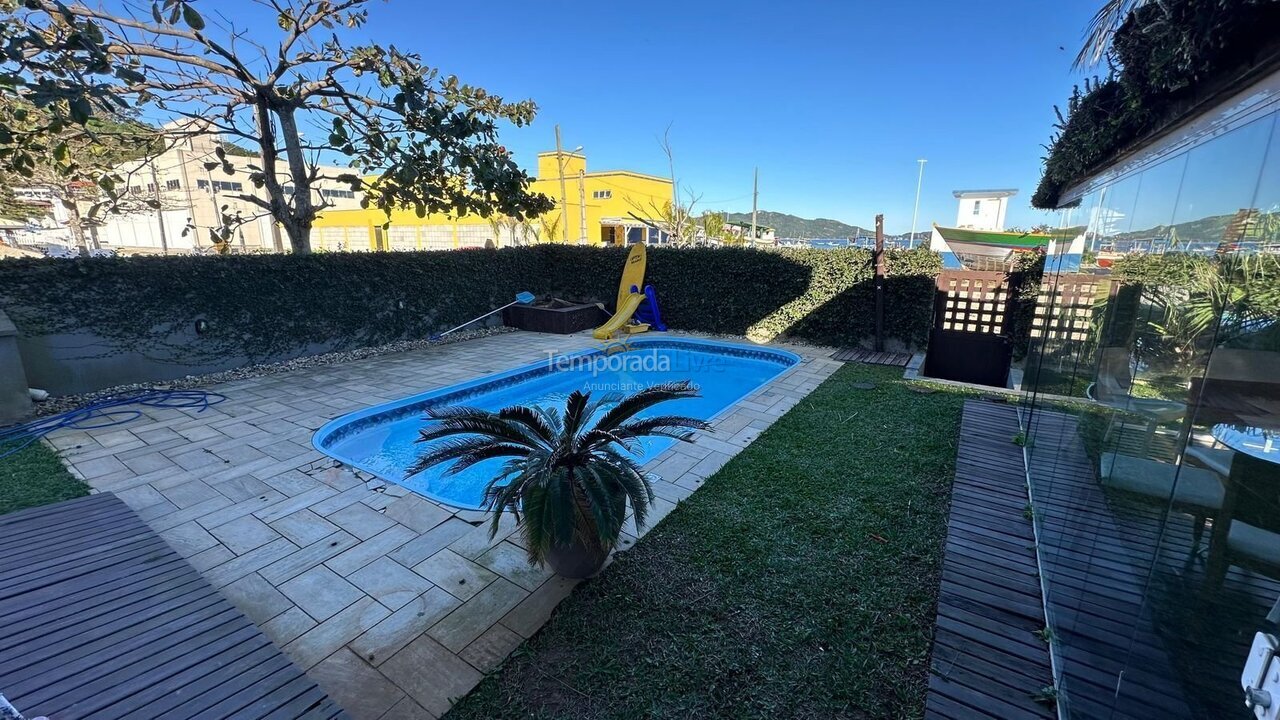 Casa para aluguel de temporada em Bombinhas (Praia de Zimbros)