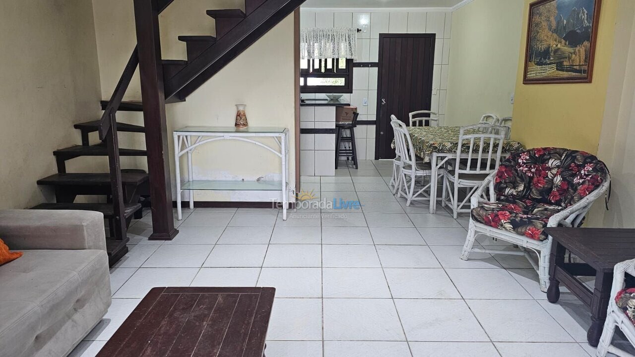 Casa para aluguel de temporada em Bombinhas (Praia de Bombas)