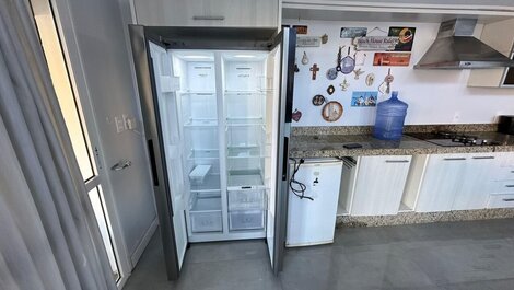 Seu paraíso em Zimbros: Casa a 30 passos da praia