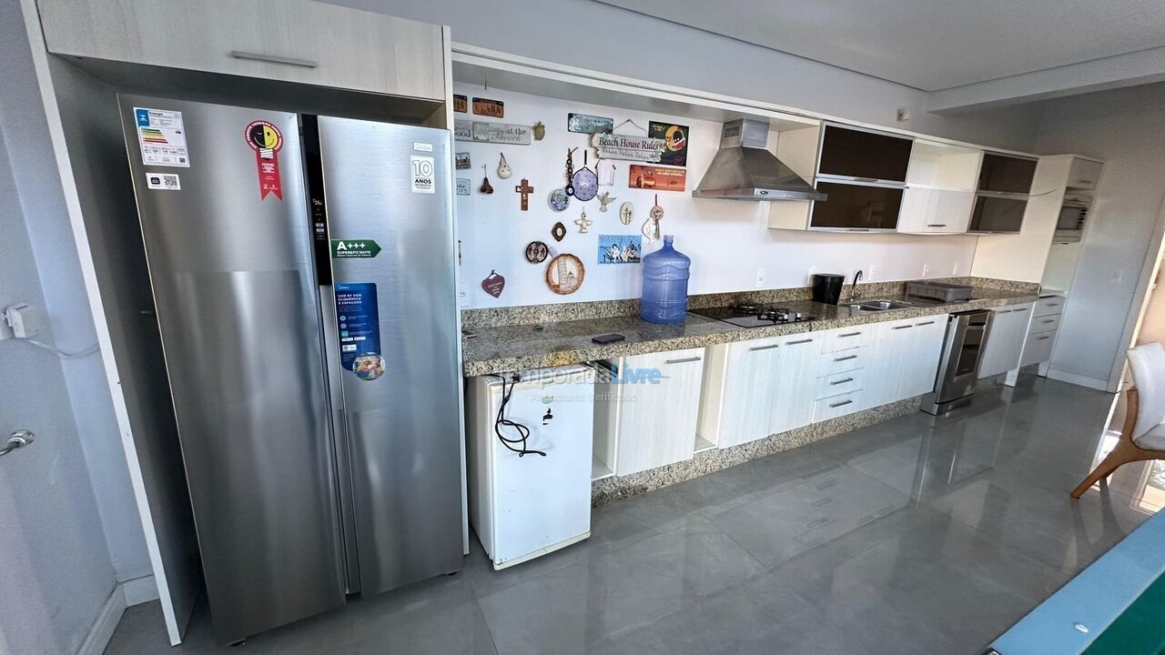 Casa para aluguel de temporada em Bombinhas (Praia de Zimbros)