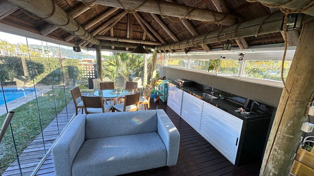 Casa para aluguel de temporada em Bombinhas (Praia de Zimbros)