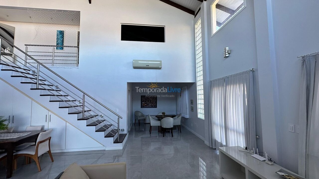 Casa para aluguel de temporada em Bombinhas (Praia de Zimbros)