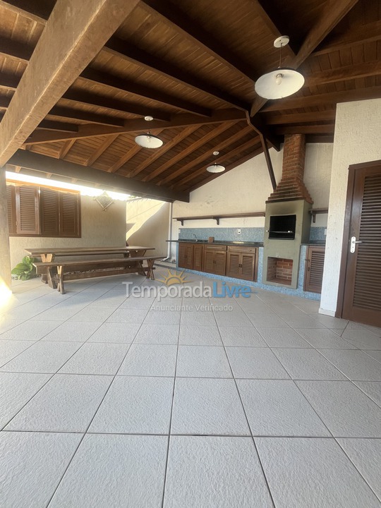 Casa para aluguel de temporada em Ubatuba (Praia Grande)