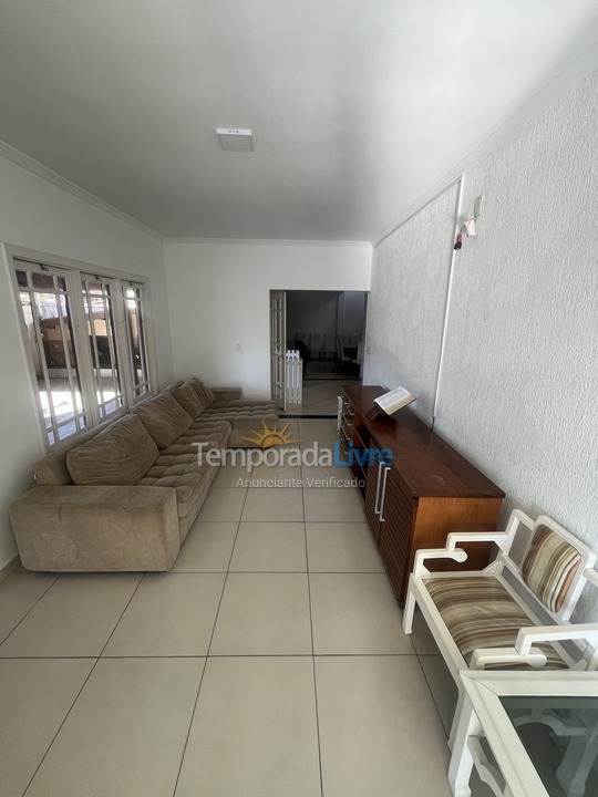 Casa para aluguel de temporada em Ubatuba (Praia Grande)