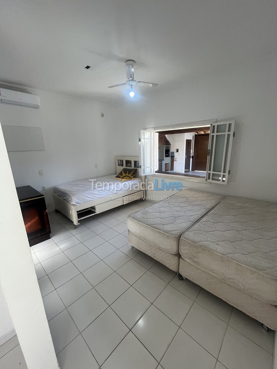 Casa para aluguel de temporada em Ubatuba (Praia Grande)