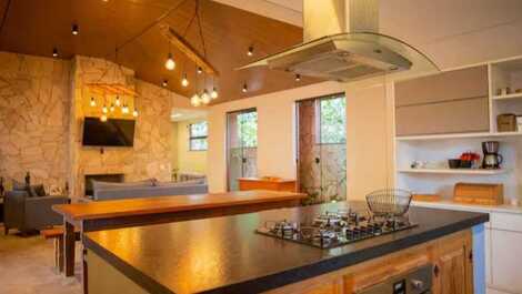 Piscina Aquecida, Lareira, Área Gourmet e fogueira