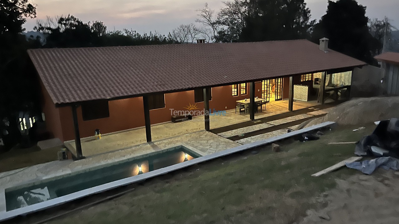 Casa para aluguel de temporada em Ibiúna (Paruru)