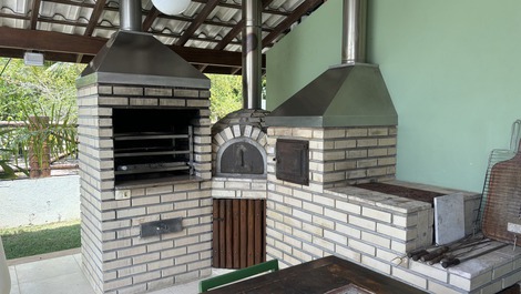 Maravilhosa casa à beira do Rio Jacuípe, excelente área gourmet