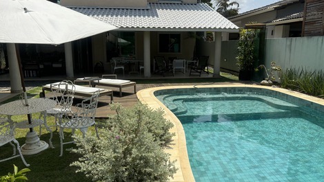 Maravilhosa casa à beira do Rio Jacuípe, excelente área gourmet