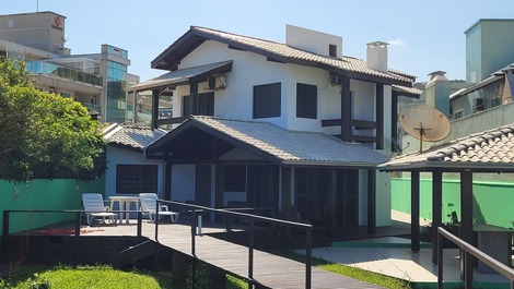 CASA DE FRENTE PARA O MAR- CÓDIGO 11