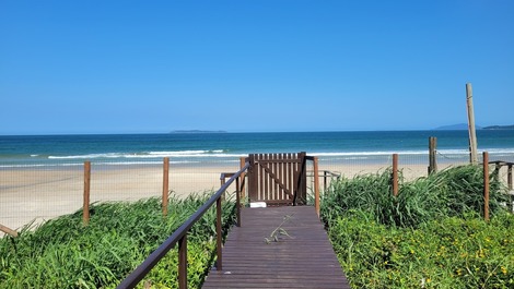 CASA DE FRENTE PARA O MAR- CÓDIGO 11