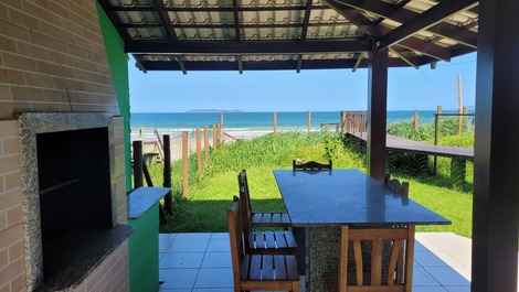 CASA DE FRENTE PARA O MAR- CÓDIGO 11