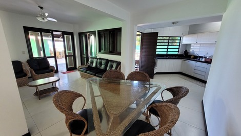 CASA DE FRENTE PARA O MAR- CÓDIGO 11