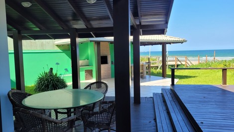 CASA DE FRENTE PARA O MAR- CÓDIGO 11