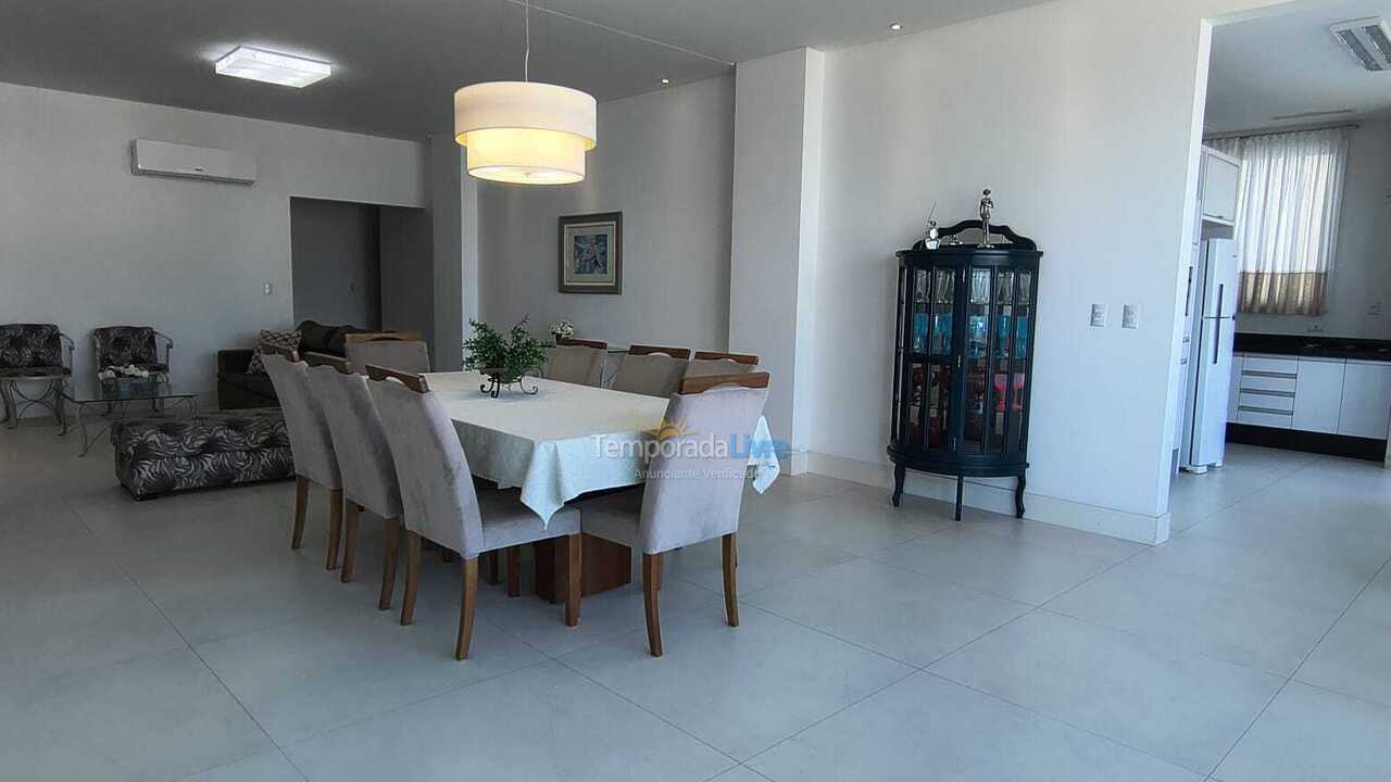 Apartamento para aluguel de temporada em Itapema (Meia Praia)