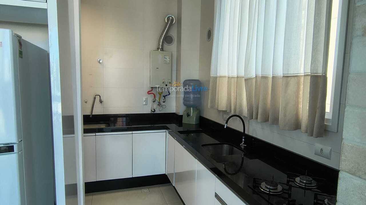 Apartamento para aluguel de temporada em Itapema (Meia Praia)